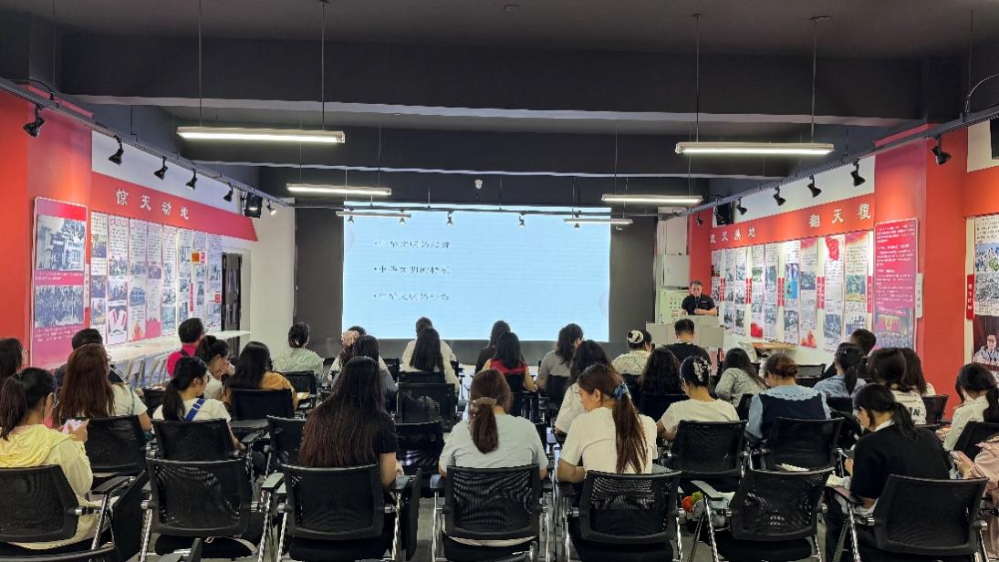 为学的文明自觉和文化自信 ——yL23411永利成功举办“第二个结合”专家讲座